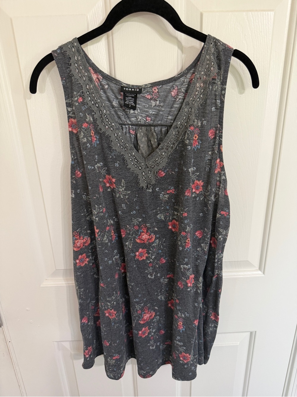 Torrid 2 2X Gray Floral Lace Back V Neck Swing Tank Top Boho 18 20
